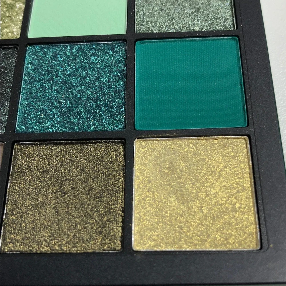 HUDA BEAUTY Emerald Obsession Eyeshadow Palette NEW